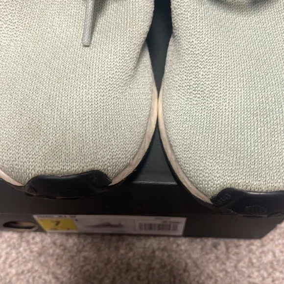 Adidas gently used - Picture 2 of 6